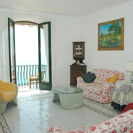 Villa Sleeps 4 Air Con Wifi *